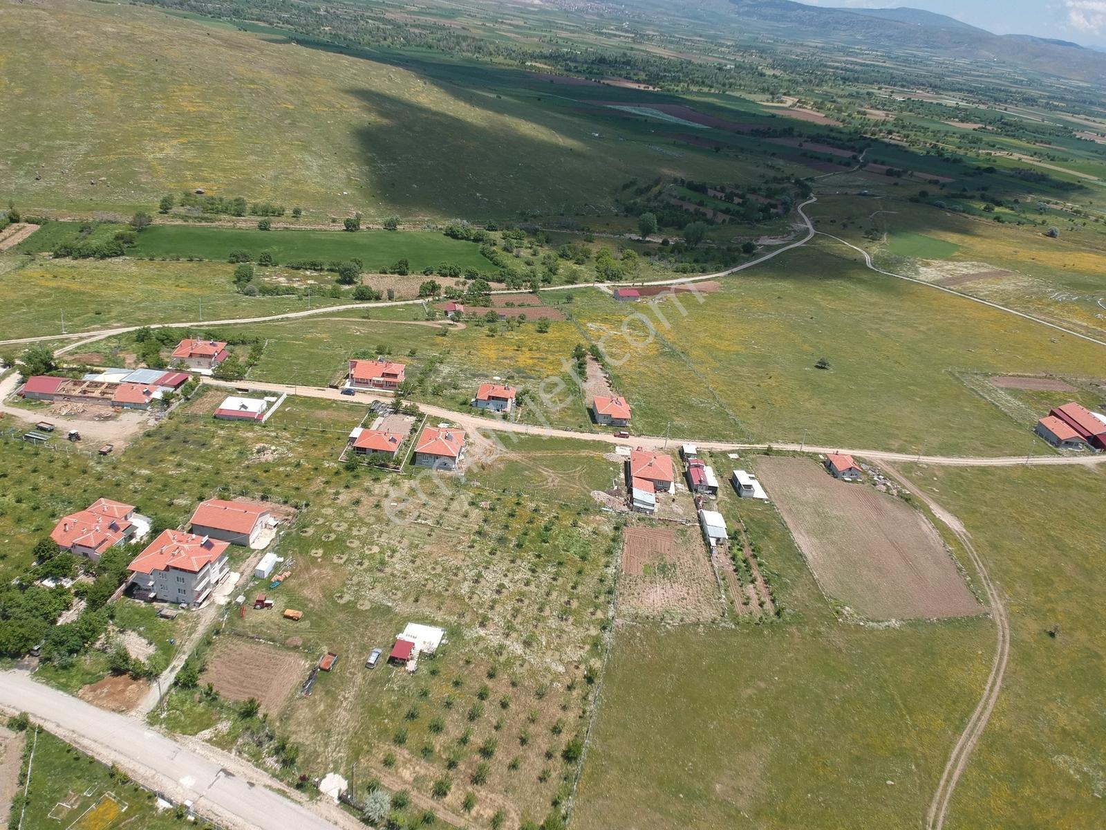 İlbey // Şuhut "karlık" Yolu Üzerinde Satılık 4.521 M² Tarla - Görsel 25