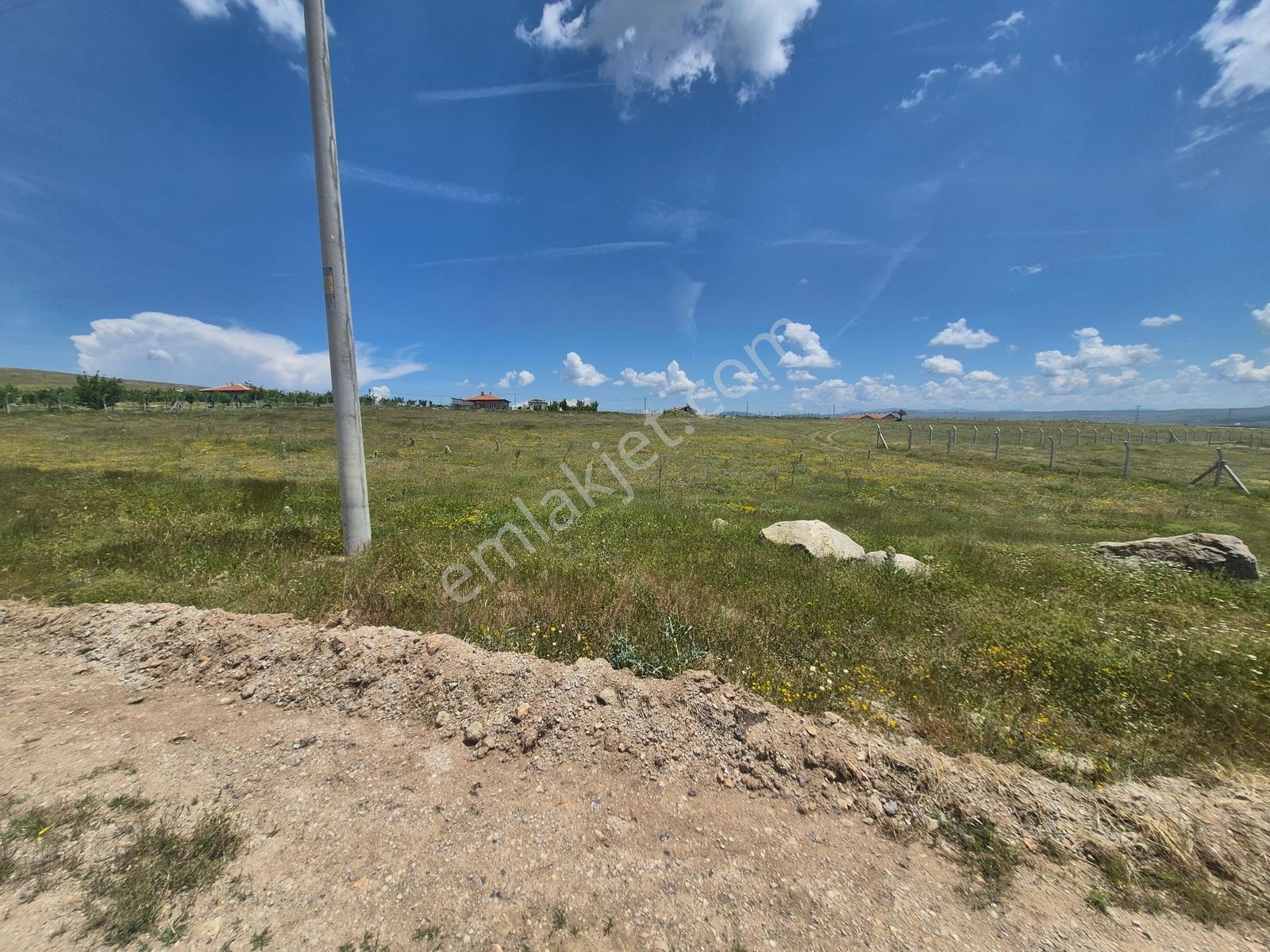 İlbey // Şuhut "karlık" Yolu Üzerinde Satılık 4.521 M² Tarla - Görsel 19