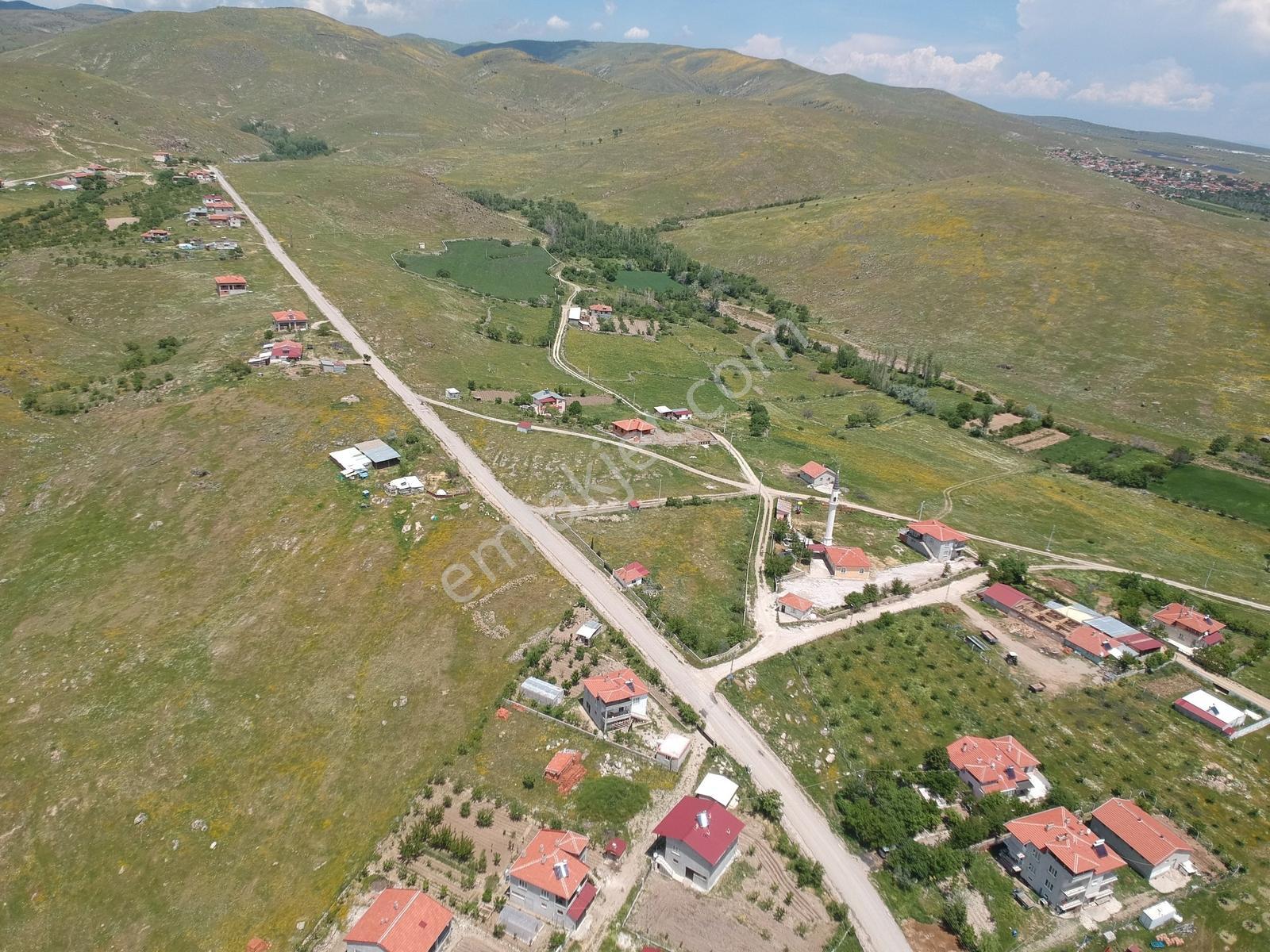 İlbey // Şuhut "karlık" Yolu Üzerinde Satılık 4.521 M² Tarla - Görsel 5