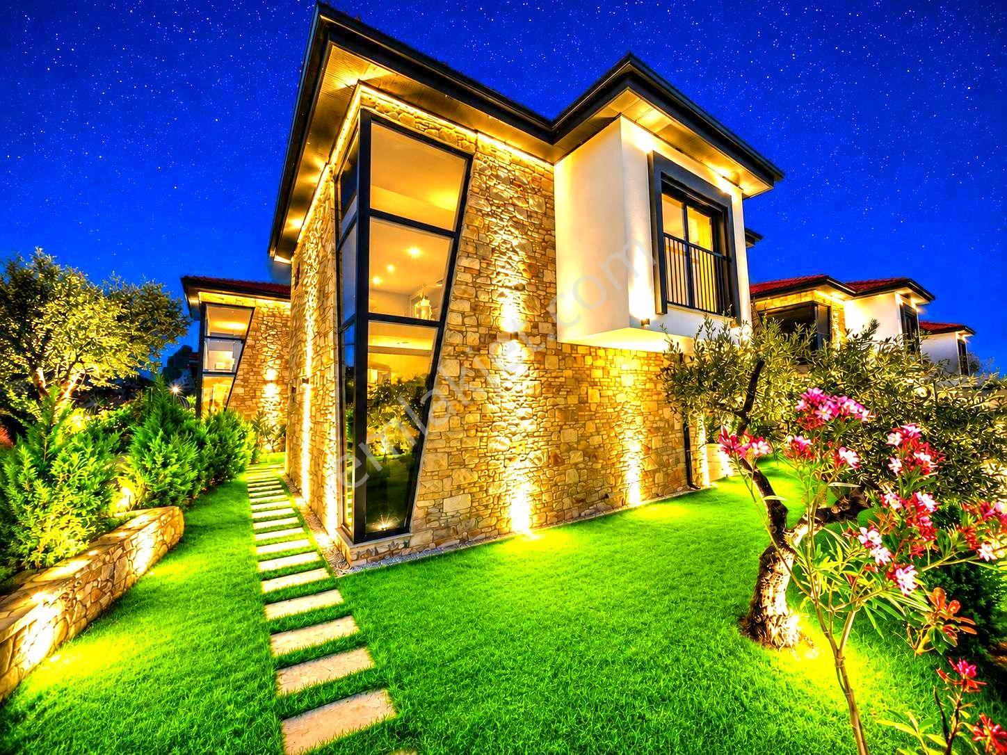 Davutlarda Özel Havuzlu Tek Müstakil Bahçeli Sıfır Villa - Görsel 2