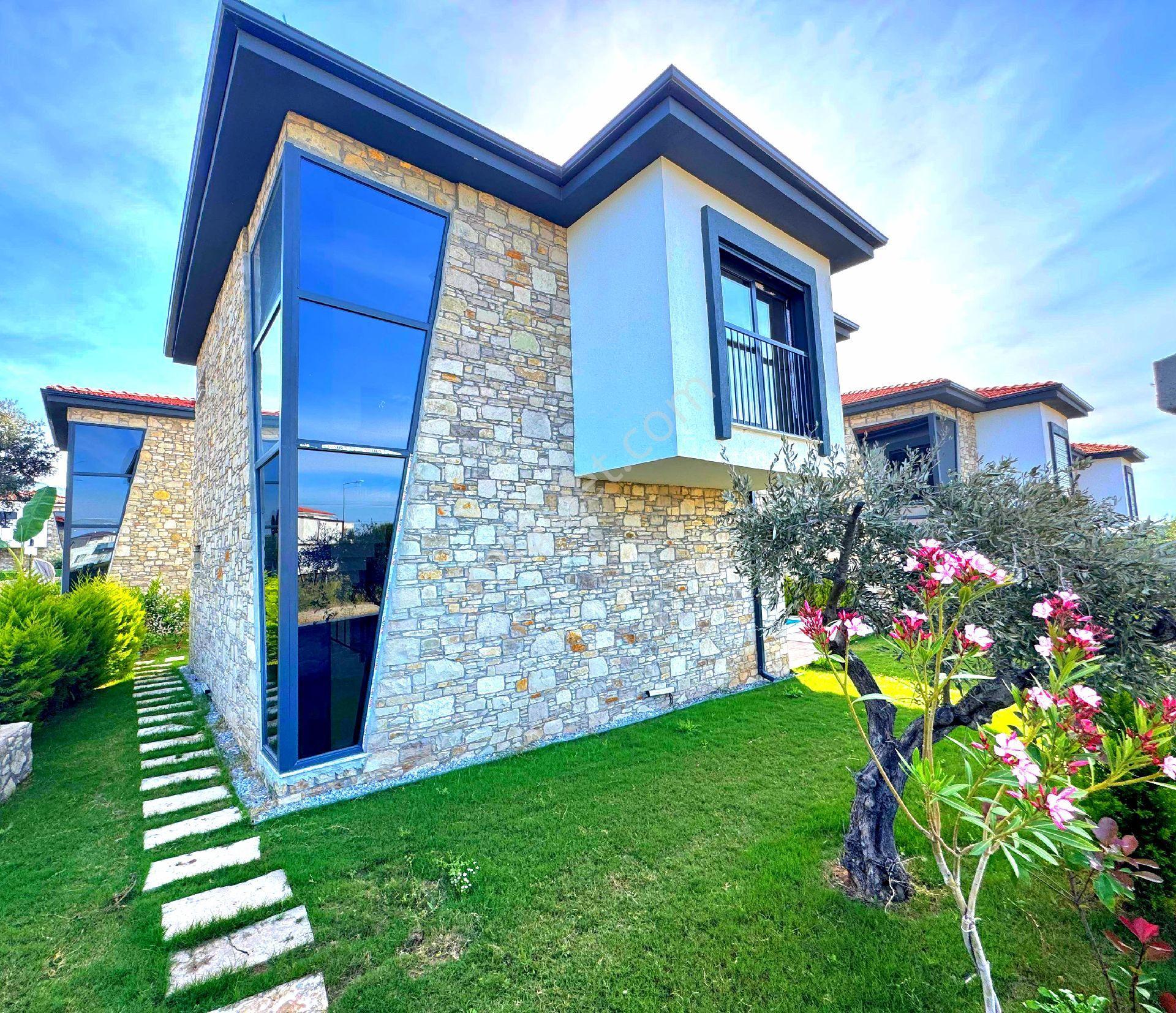 Davutlarda Özel Havuzlu Tek Müstakil Bahçeli Sıfır Villa - Görsel 4