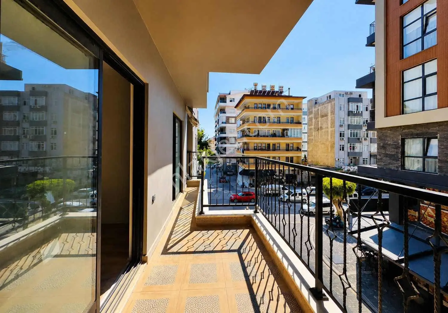 Mahmutlar Merkez'de Kiralık 1+1 Geniş Daire - Görsel 2
