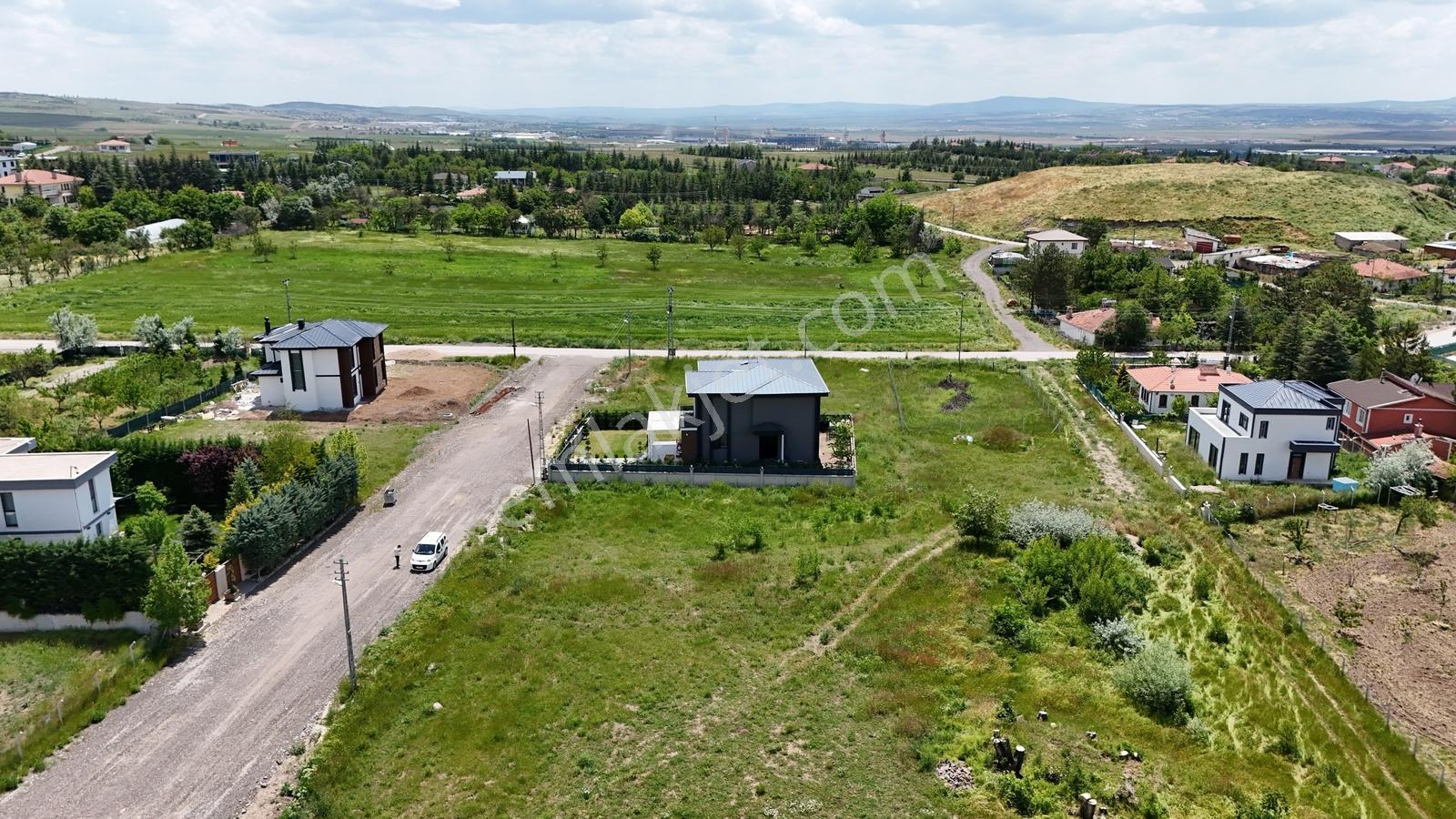 Gölbaşı Karaoğlan 500m2 0.50 Emsal Cadde Cepheli Mükemmel Arsa - Görsel 12