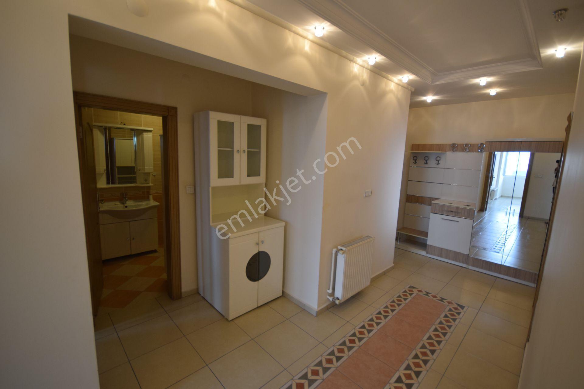 İlk-ev'den Salkımsöğütte Caddeye 1 Bina Bağımsız Bakımlı Kombili 1 Kat Ön Cephe 2+1 Çetinemeç Yakın - Görsel 10