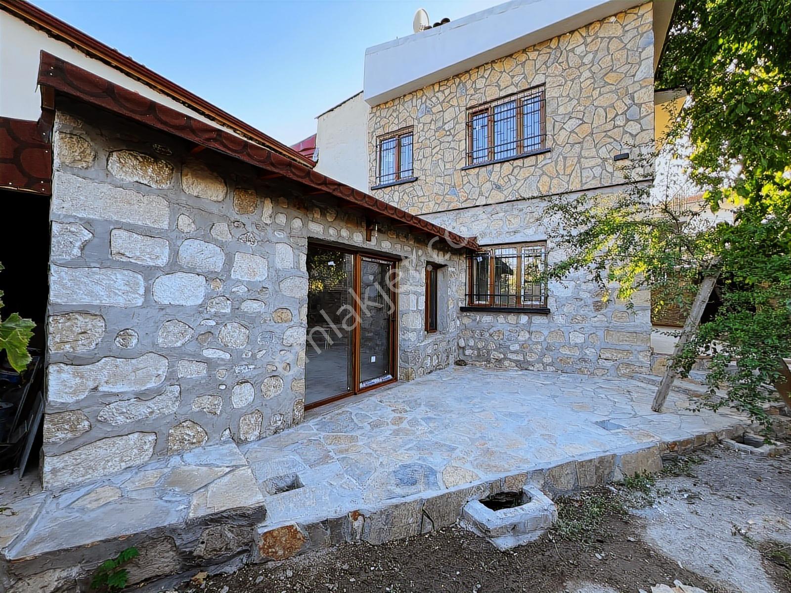 Dora Gayrimenkul'den Fertek De En Güzel Yerde Müstakil Taş Ev - Görsel 8