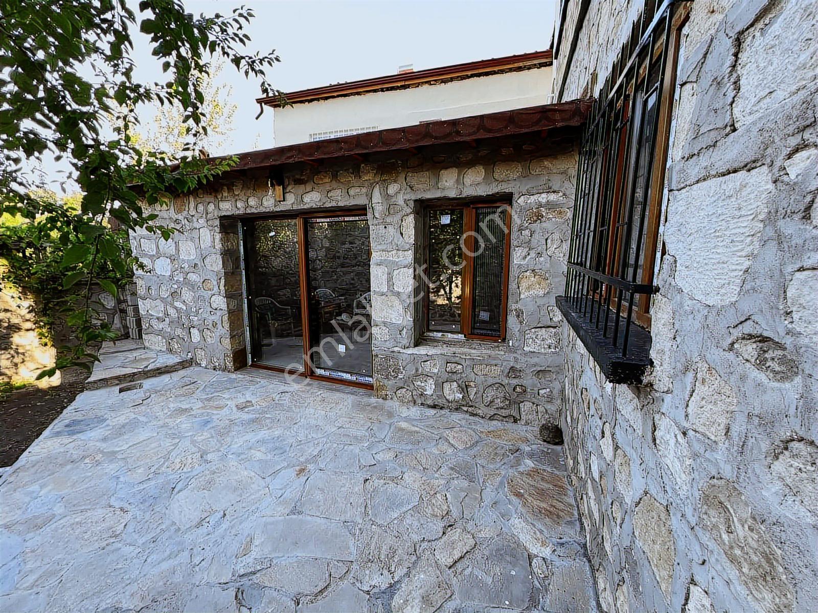 Dora Gayrimenkul'den Fertek De En Güzel Yerde Müstakil Taş Ev - Görsel 4