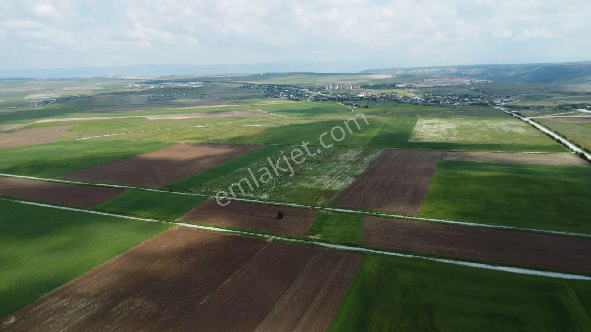 Esgyo'dan Yerleşime Yakın, Yolu Olan, Müstakil Tapu 2.040 M2
