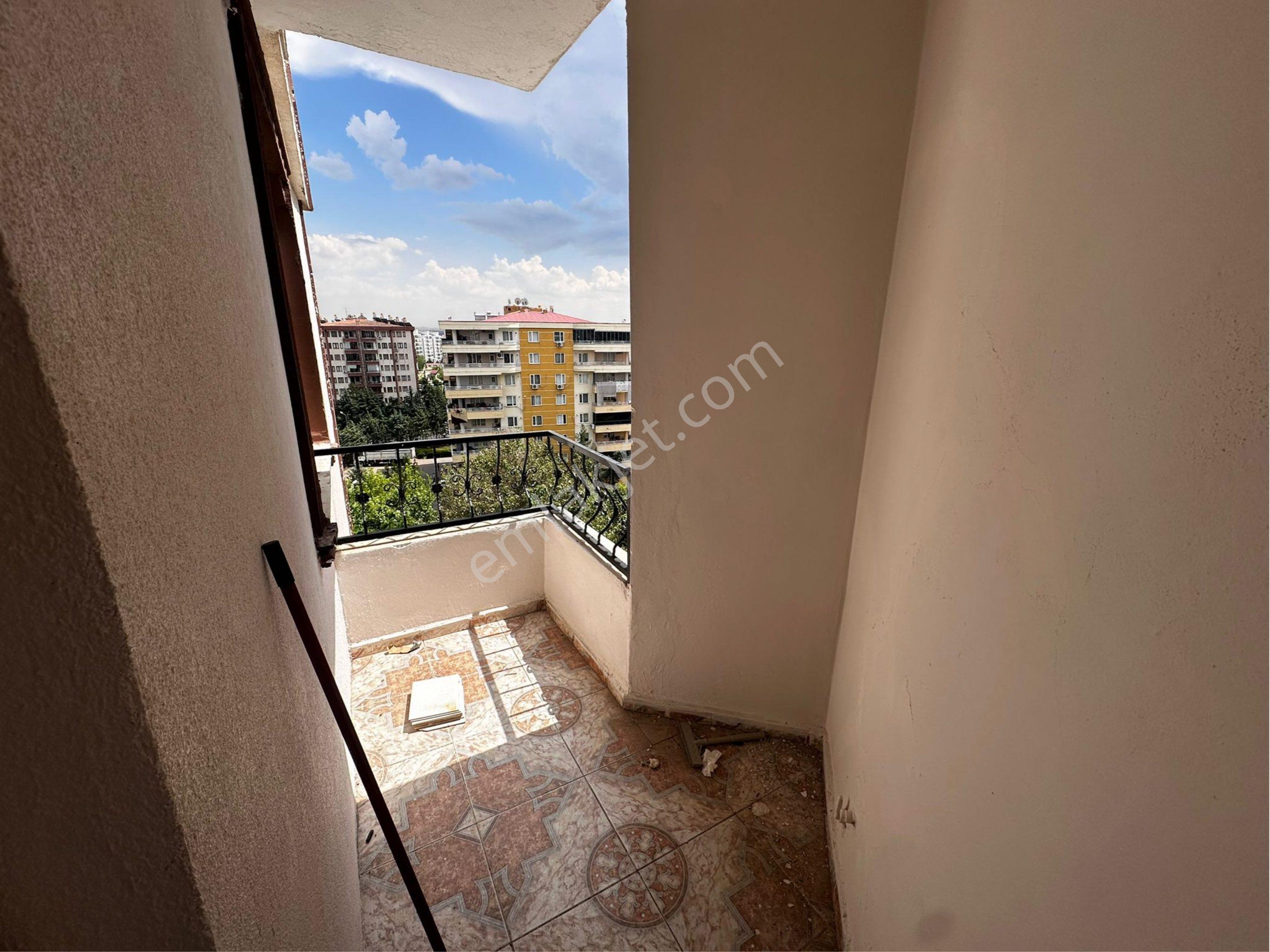 Bağcılar Bölgesi Göletli Park Karşısı Kiralık Daire - Görsel 15