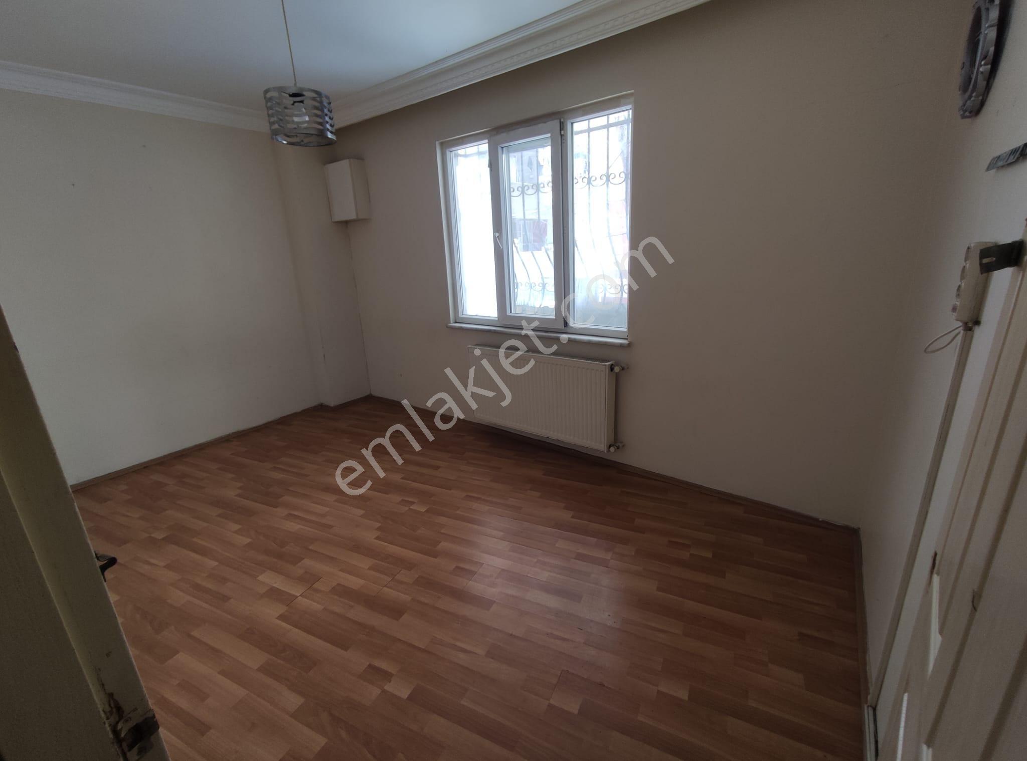 Bahçelievler'de Kiralık 2+1 Merkezi Konumlu Boş Daire