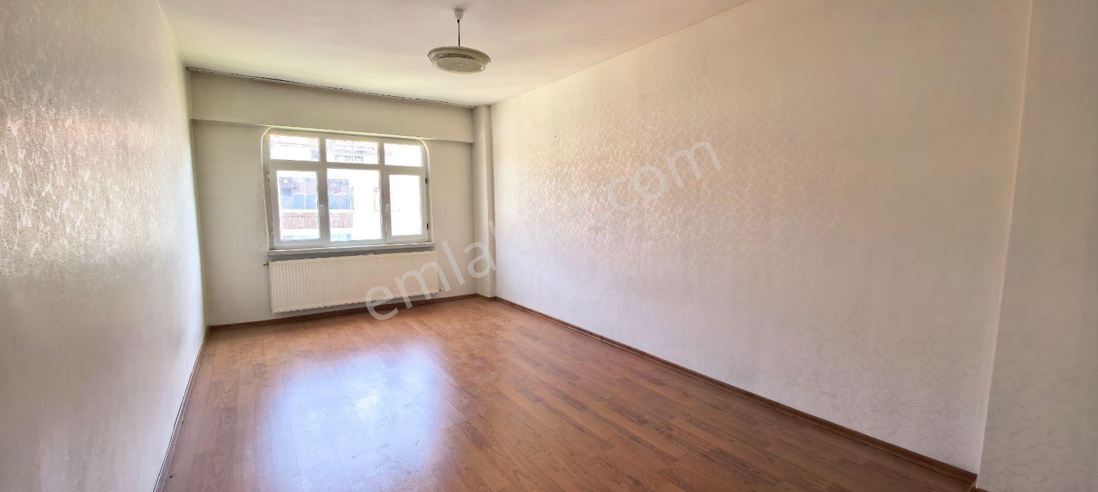 Üniversite Mahallesi'nde Merkezi Konumda Kiralık 3+1 Daire - Görsel 3