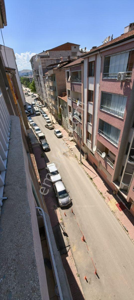 Üniversite Mahallesi'nde Merkezi Konumda Kiralık 3+1 Daire - Görsel 14