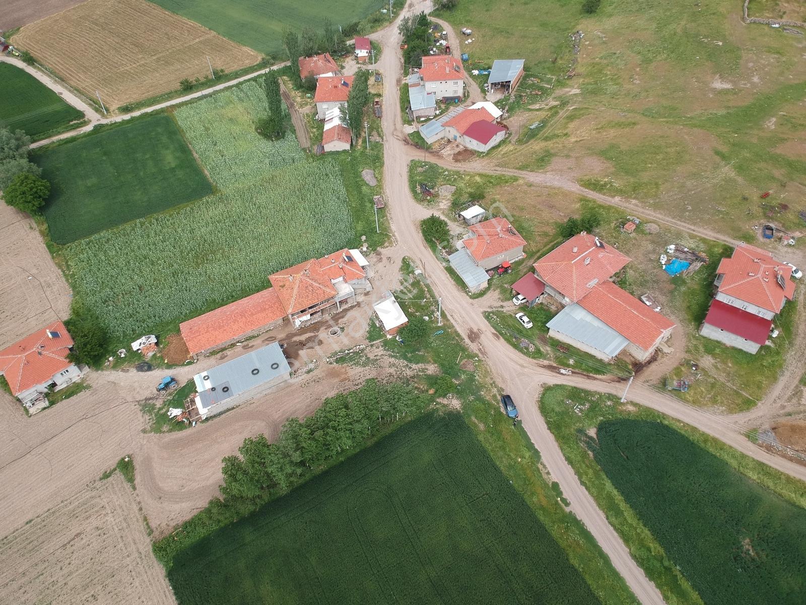 İlbey // Şuhut Mahmut Köyünde 840-776 Ve 1.084 M² Üç Adet Arsa - Görsel 9