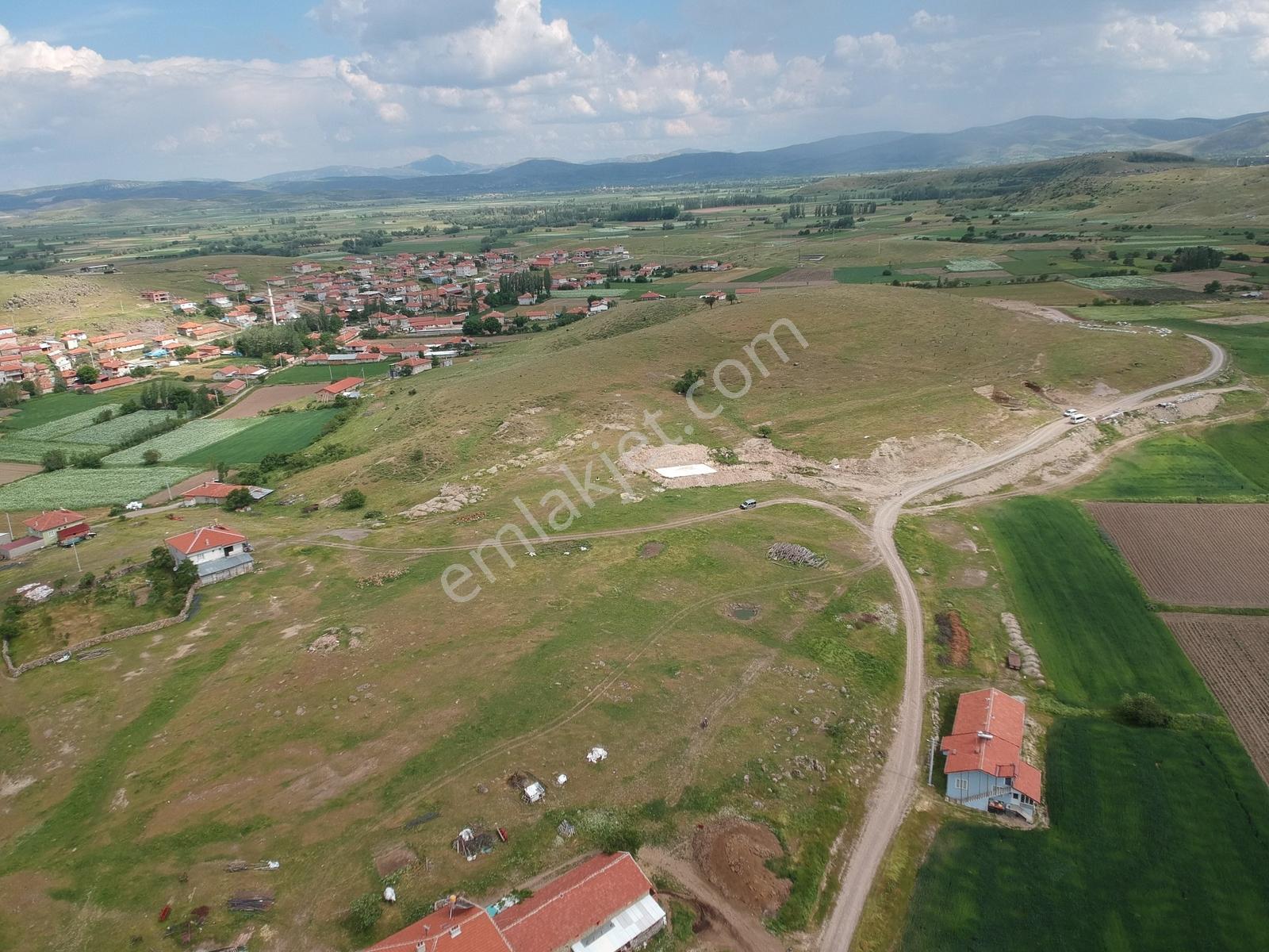 İlbey // Şuhut Mahmut Köyünde 840-776 Ve 1.084 M² Üç Adet Arsa - Görsel 19