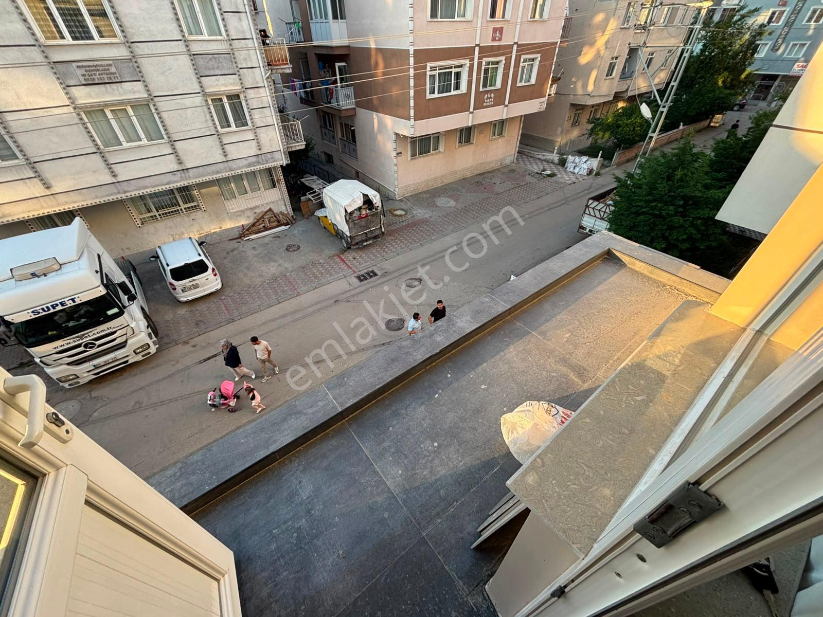Şık Tasarımlı, Full Yapılı Ada Mutfaklı 2+1 Satılık Daire - Görsel 13
