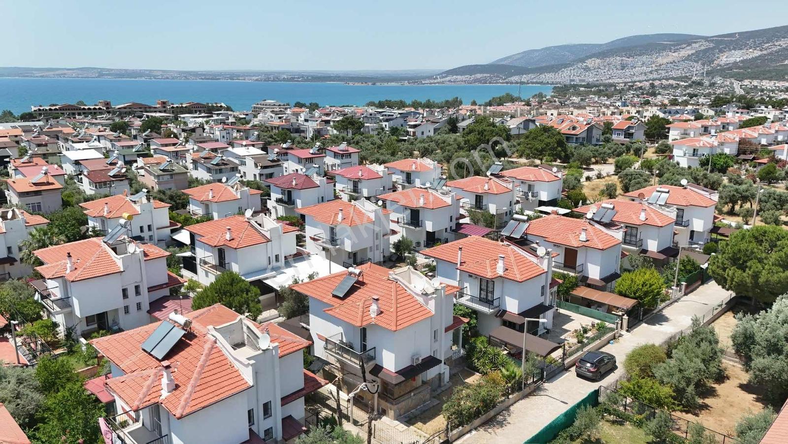 Denize 500 Metre! Akbük'ün En Merkezi Noktasında Satılık Villa - Görsel 3
