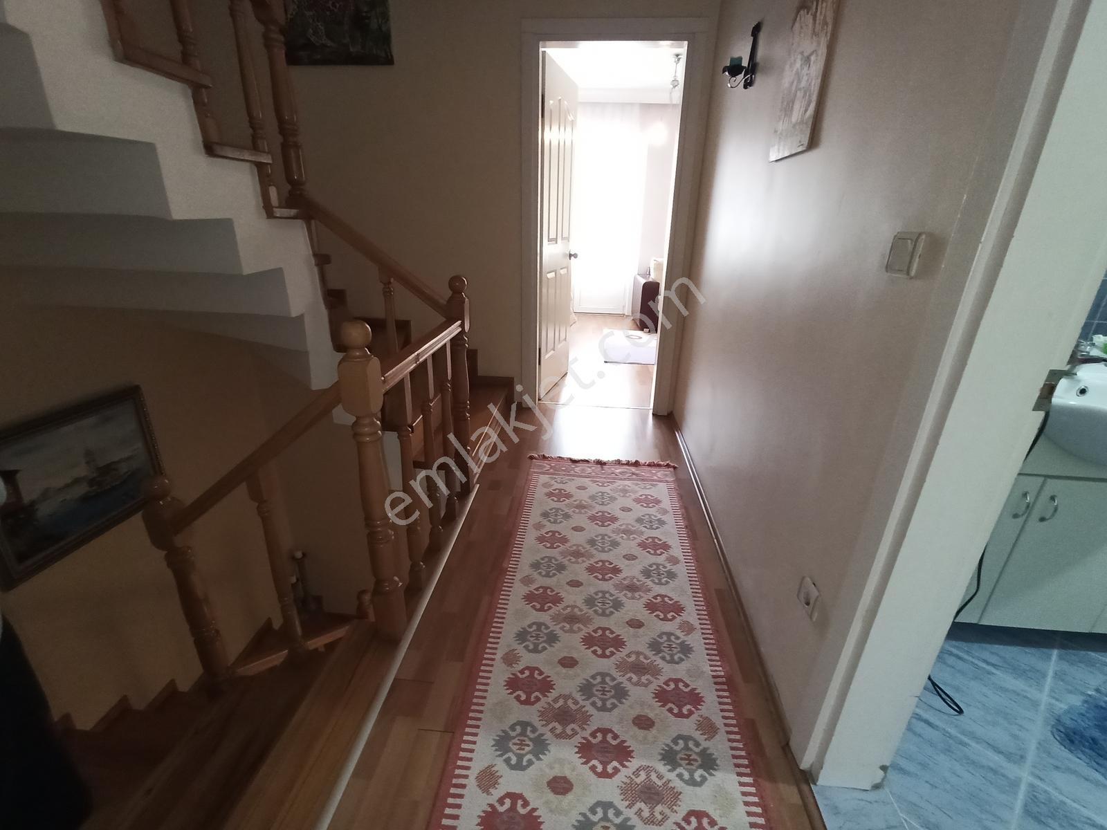 Esenyurt Merkezde Özyurtlar Avm Arkasında 220 M2 Tripleks Villa - Görsel 15