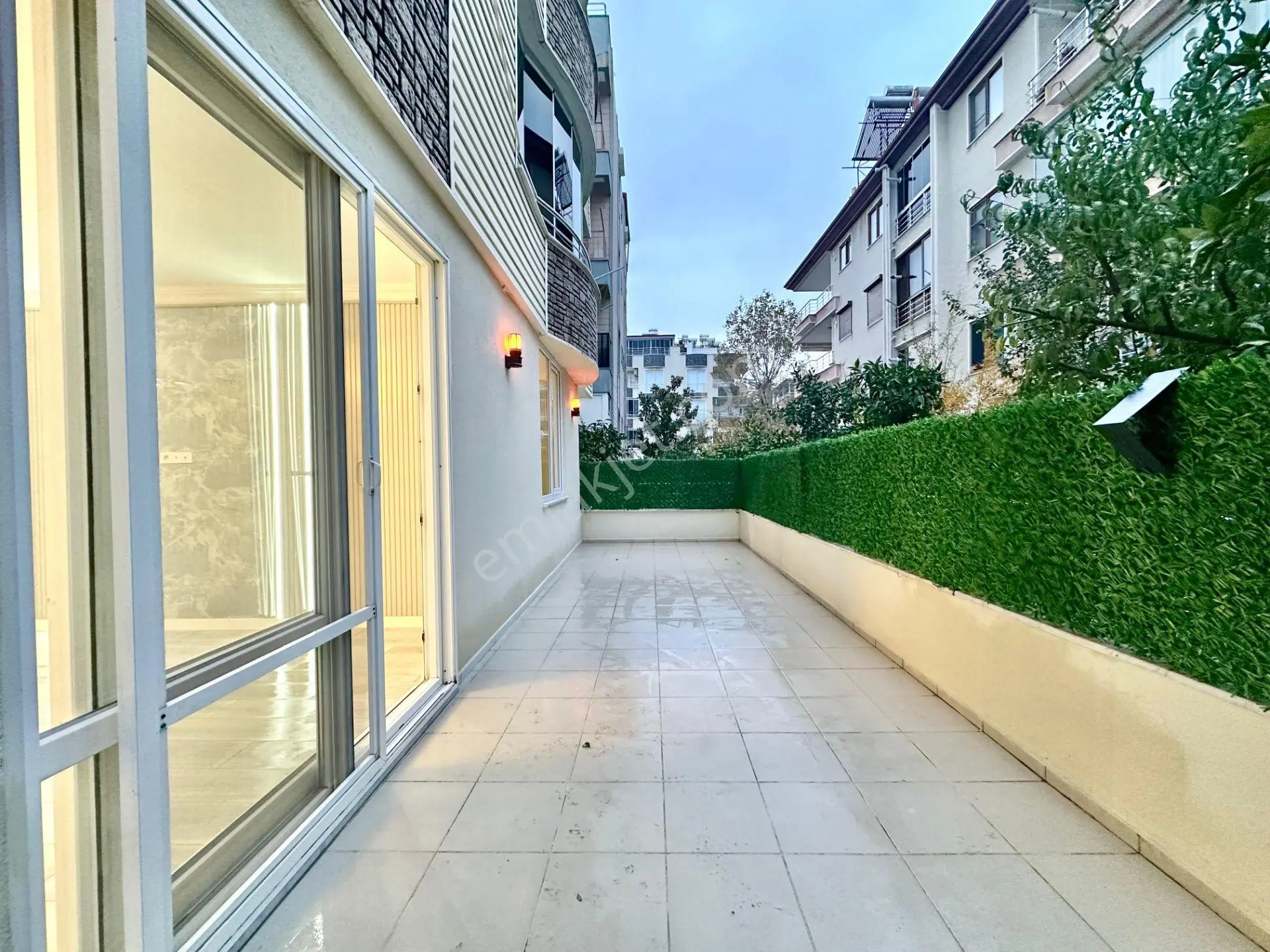 ꧁ay Emlaktan꧂akçay Cumhuriyet Caddesinde Denize 300 Mt Müstakil Tadında Satılık 2+1 Daire - Görsel 3