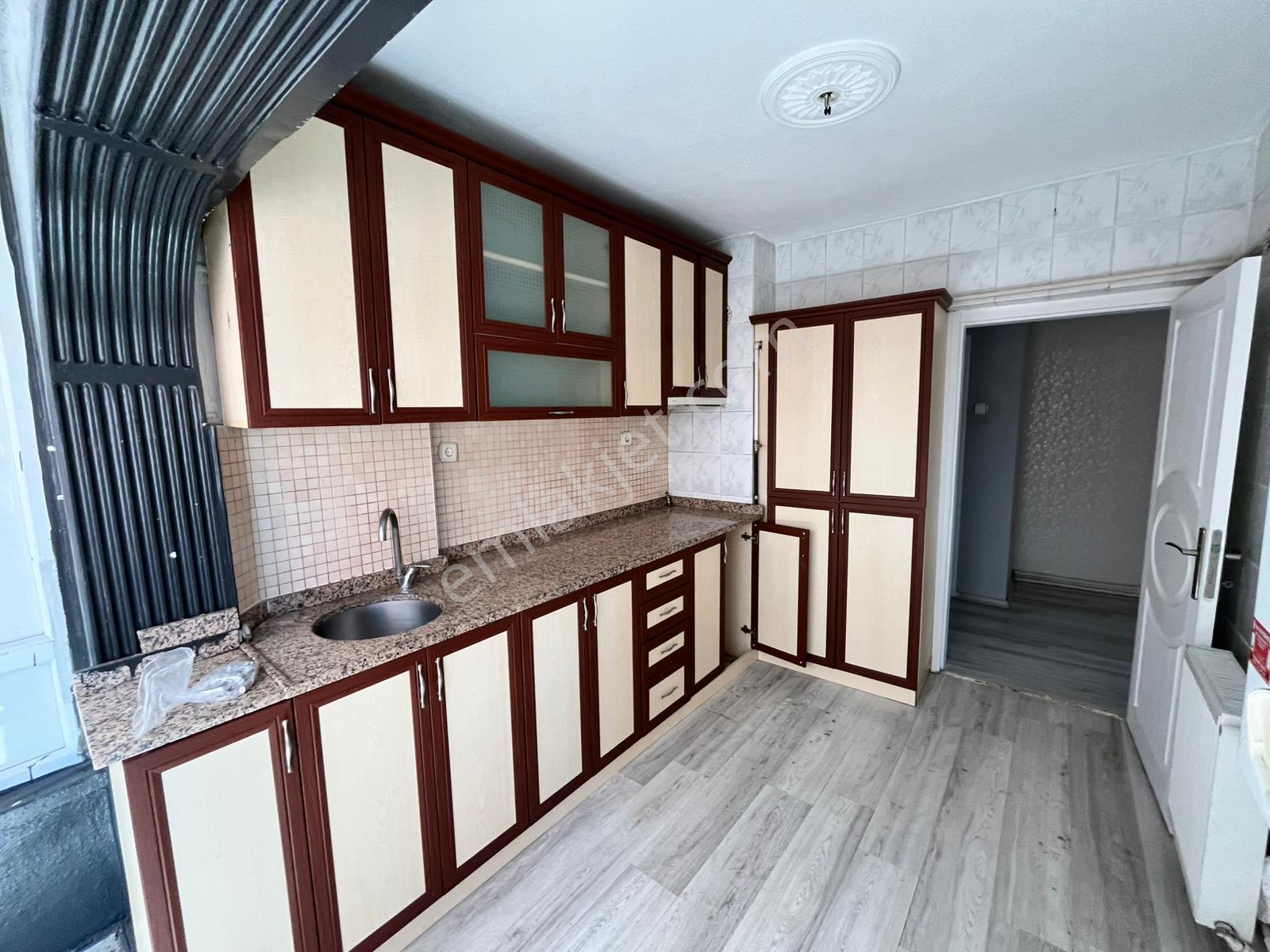 Es As Emlak'tan Mareşal Çakmak Mh Yapılı Kiralık 3+1 Daire - Görsel 3