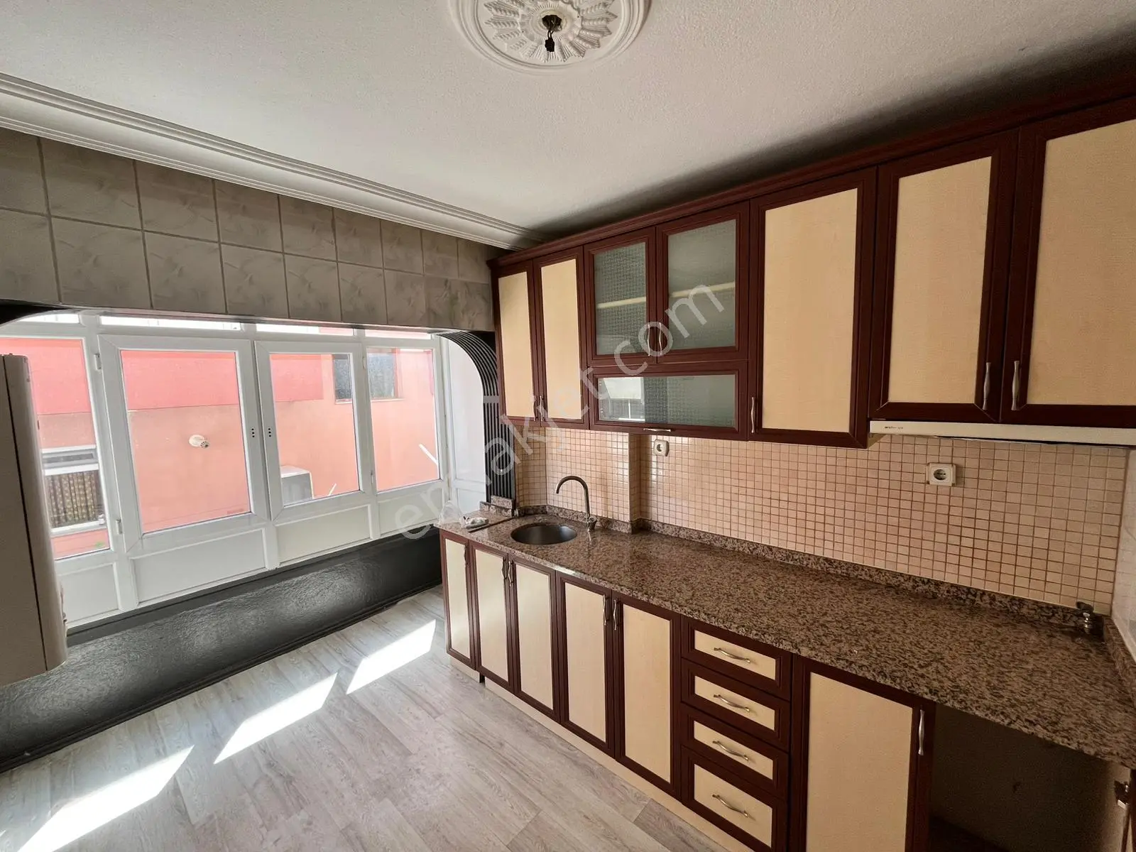 Es As Emlak'tan Mareşal Çakmak Mh Yapılı Kiralık 3+1 Daire - Görsel 2