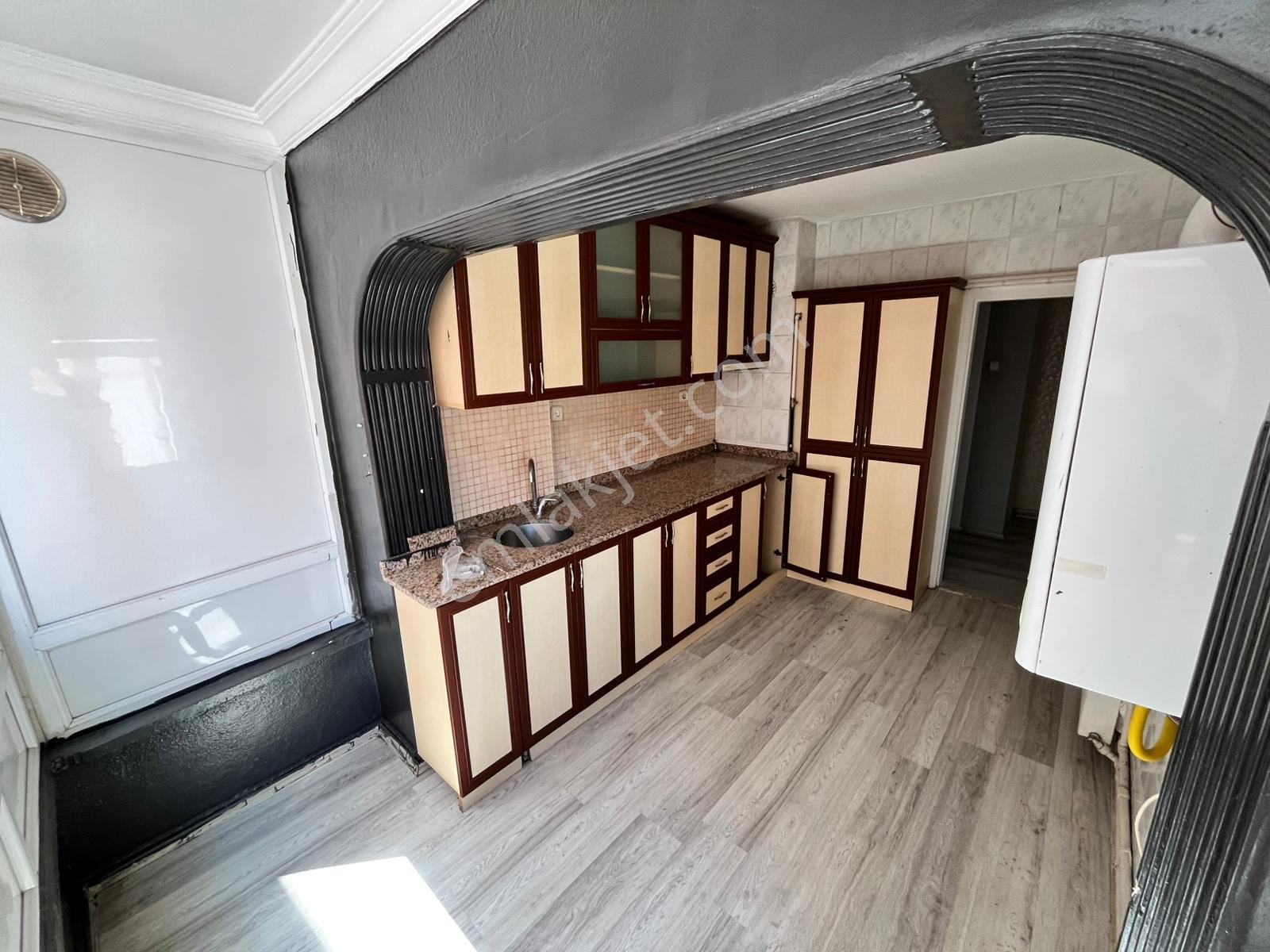 Es As Emlak'tan Mareşal Çakmak Mh Yapılı Kiralık 3+1 Daire - Görsel 5