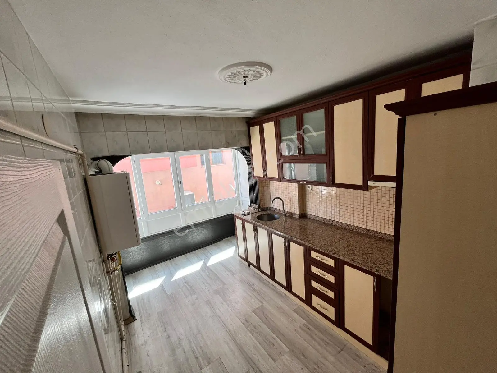 Es As Emlak'tan Mareşal Çakmak Mh Yapılı Kiralık 3+1 Daire