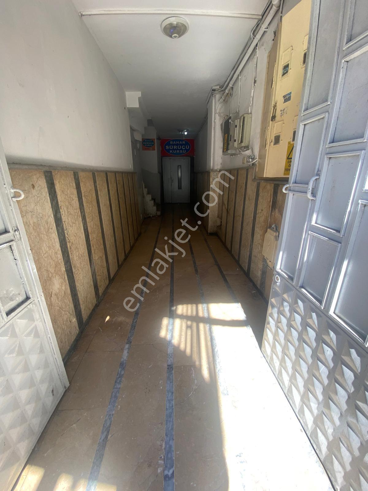 İnönü Cad.üzeri Üçyüzlü Meydanda 240 M2 2.kat Kiralık İş Yeri - Görsel 3