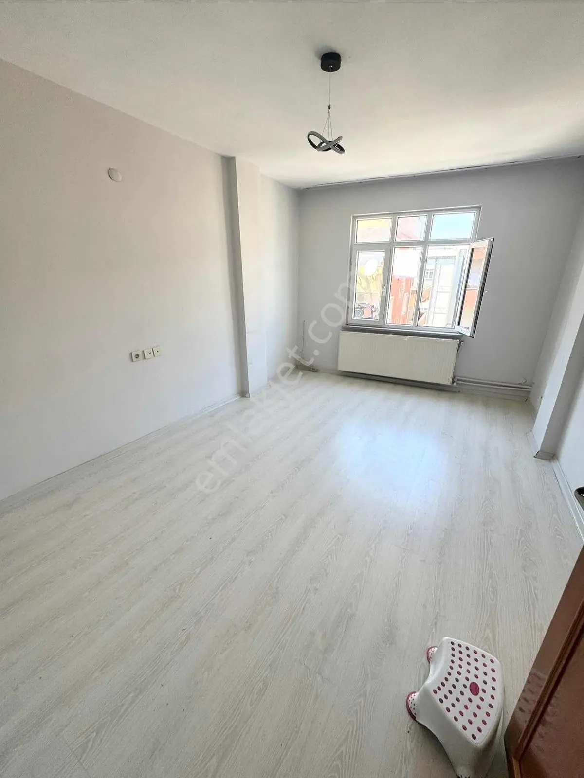 Yoldaş İnş Kiralık 2+1 95 M2 3.kat Daire