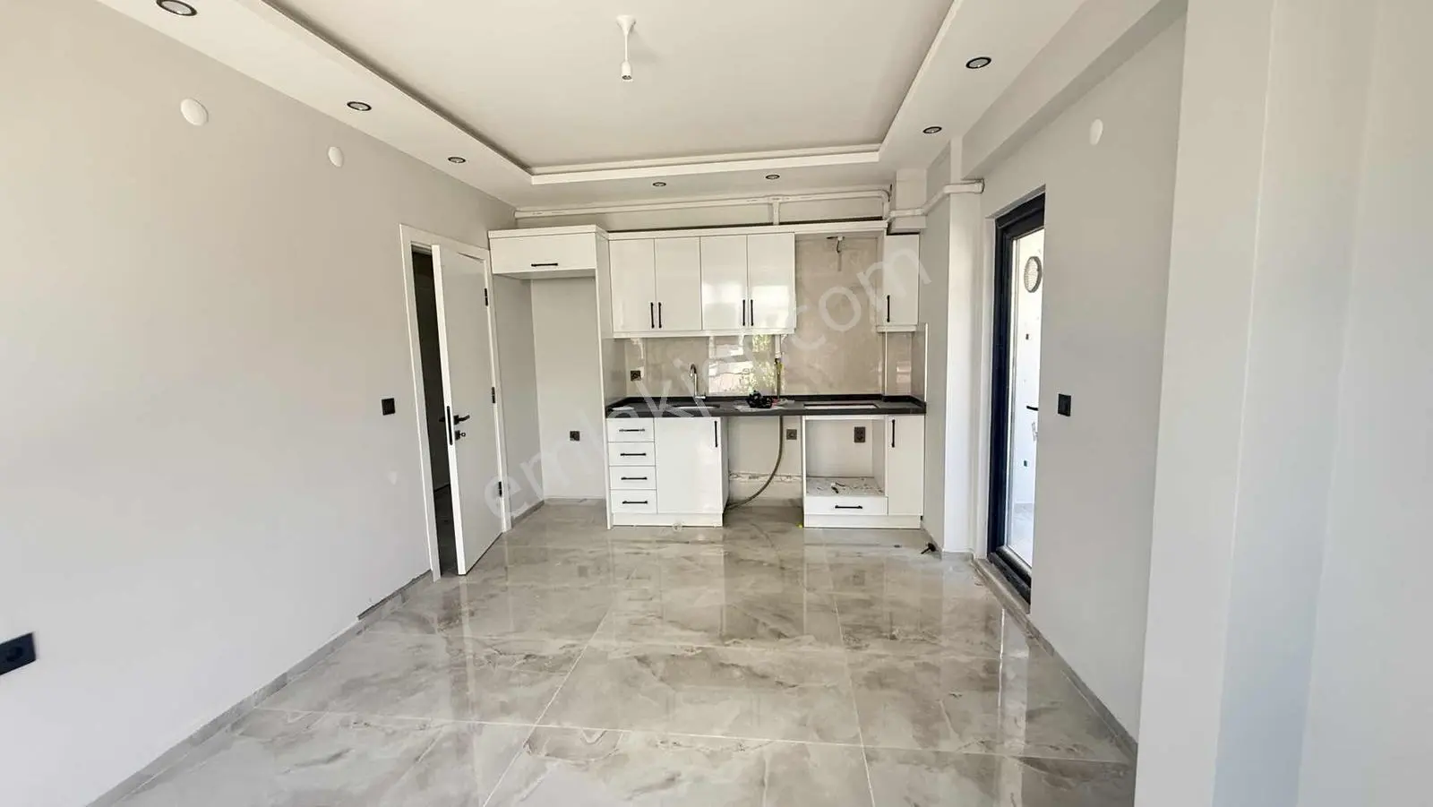 2+1 Çanakkale Barbaros Atatürk Cad Yakını Açık Mutfaklı 68 M2 - Görsel 3
