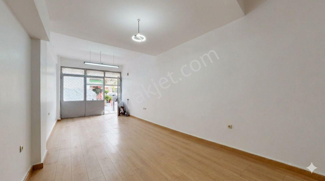 Alsancak Kahramanlar'da Emot Karşısı 40m2 Wc'li Kiralık Dükkan!