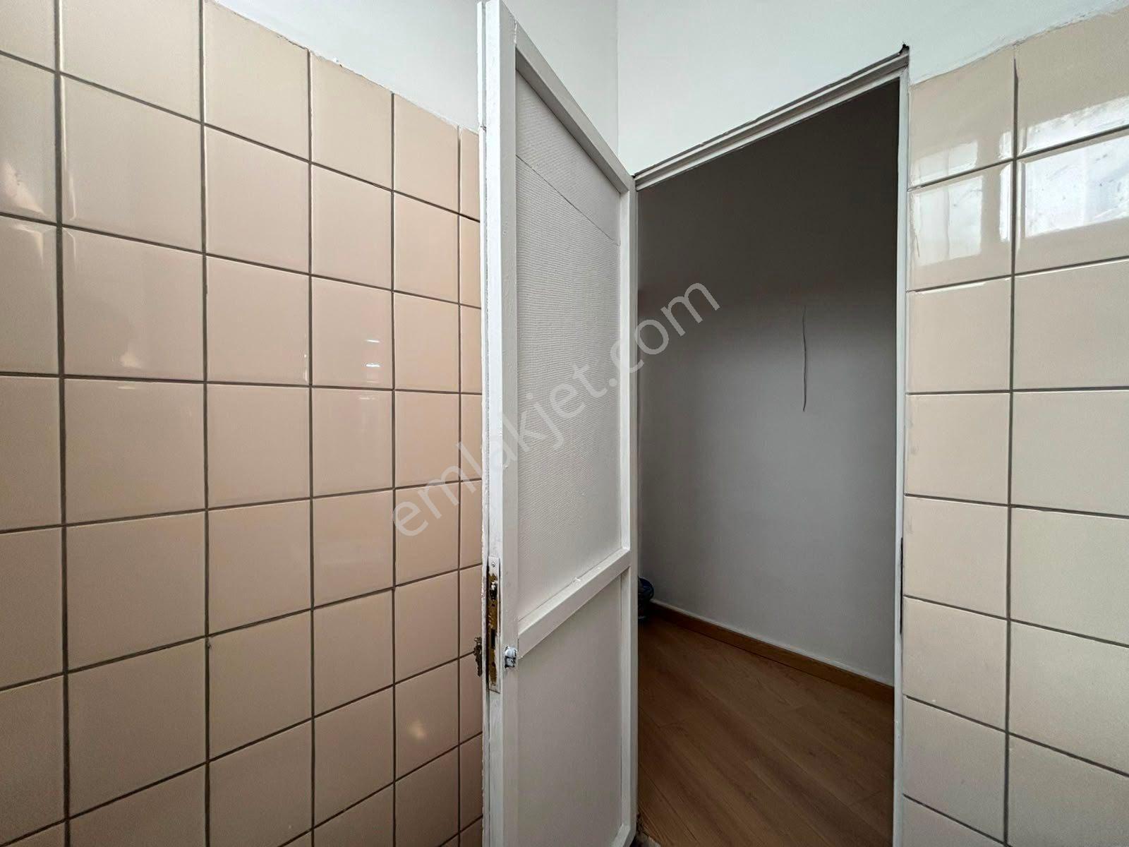 Alsancak Kahramanlar'da Emot Karşısı 40m2 Wc'li Kiralık Dükkan! - Görsel 11