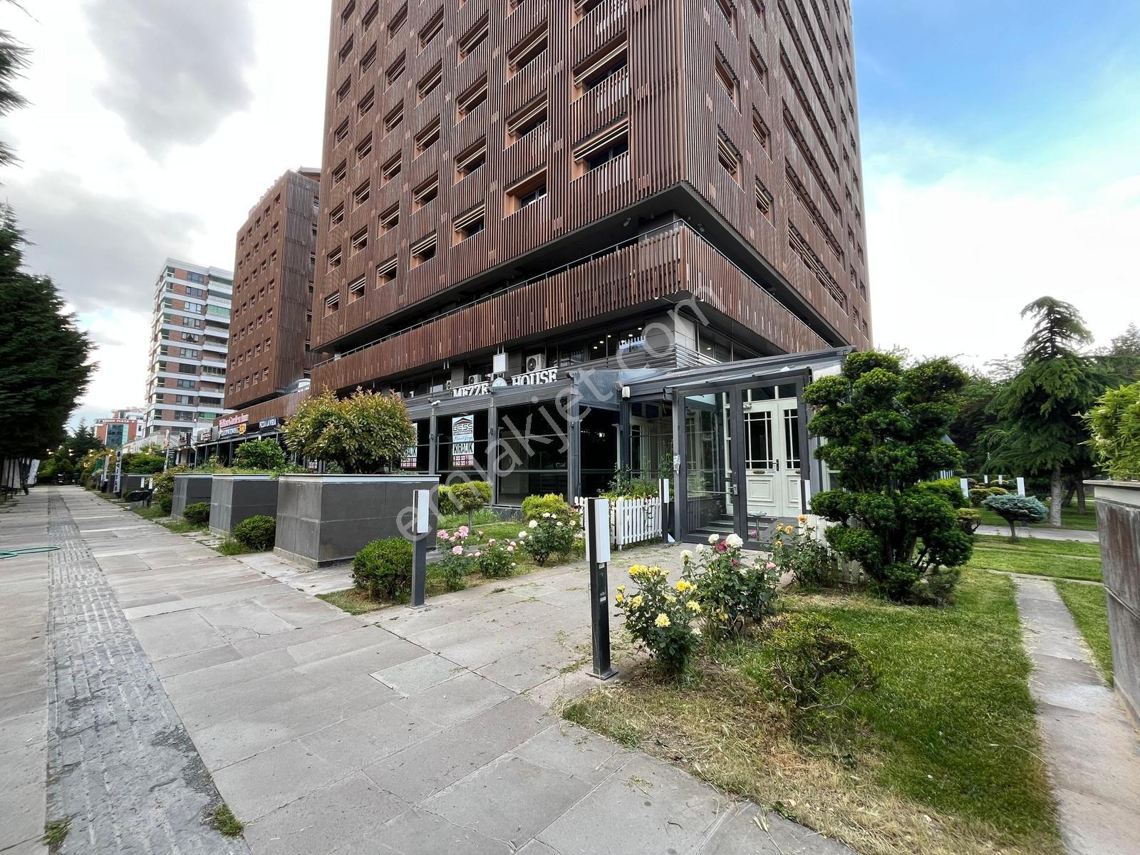 Bess'den İsmet İnönü-1 Caddesi Merkezi Konumda Kiralık İş Yeri - Görsel 16