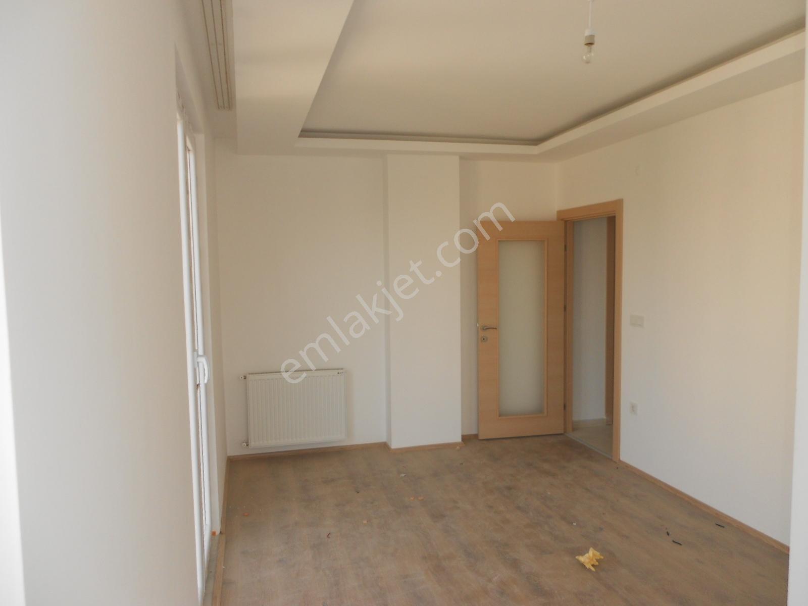 Zuhuratbaba'da Meydana Yakın 2+1 85m2 10 Yaşında Kapalı Otopark - Görsel 4