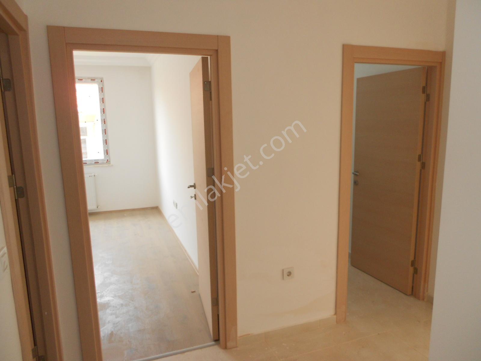 Zuhuratbaba'da Meydana Yakın 2+1 85m2 10 Yaşında Kapalı Otopark - Görsel 14