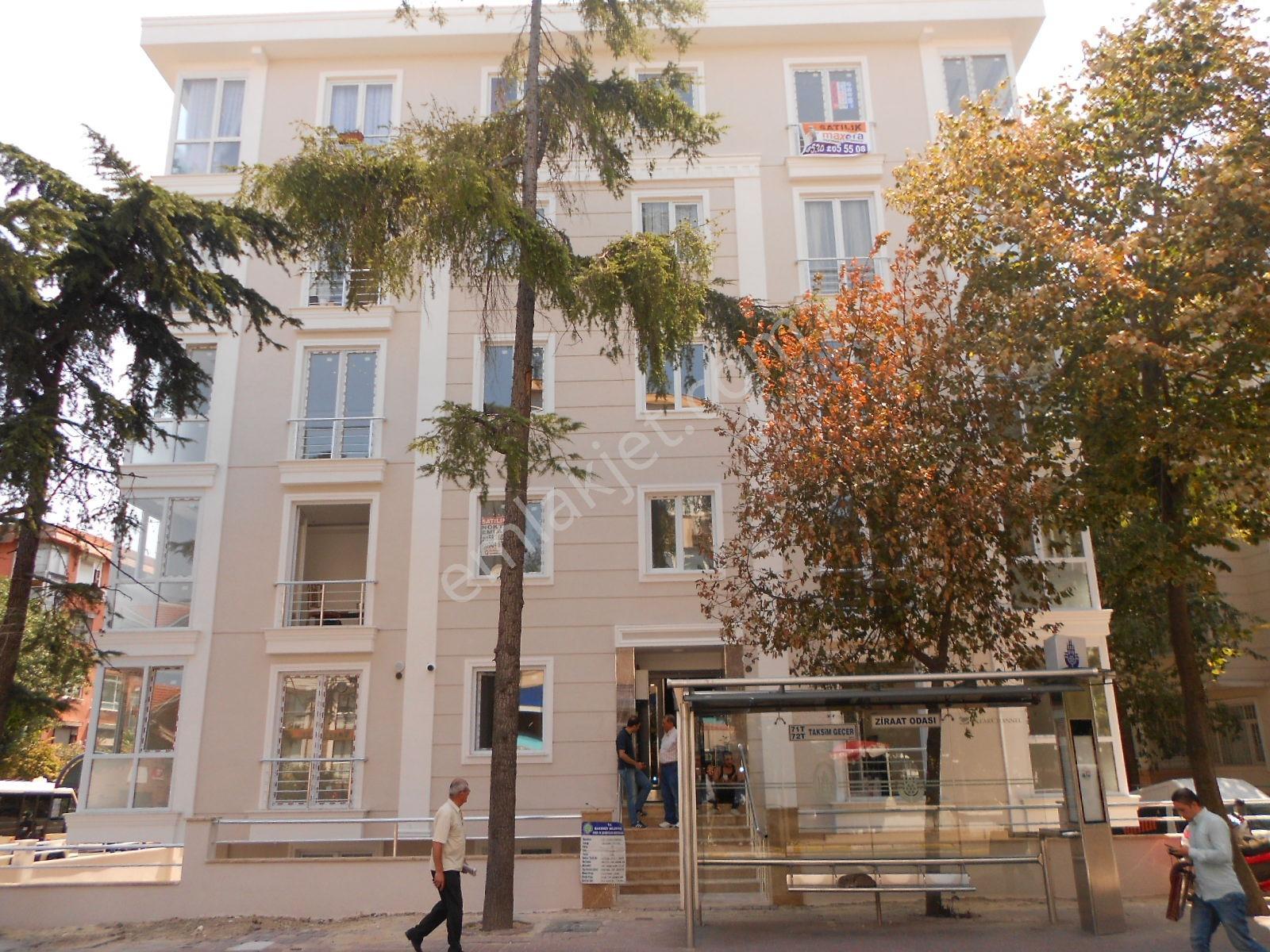 Zuhuratbaba'da Meydana Yakın 2+1 85m2 10 Yaşında Kapalı Otopark