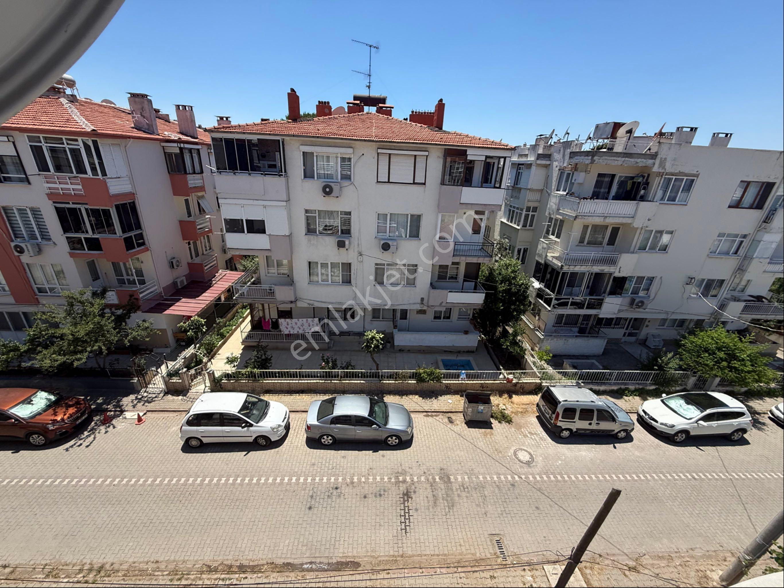 Kale Gayrimenkul’den Akçayın Merkezinde Sahile Bir Sokak 2+1 Yaşı Genç Daire - Görsel 2