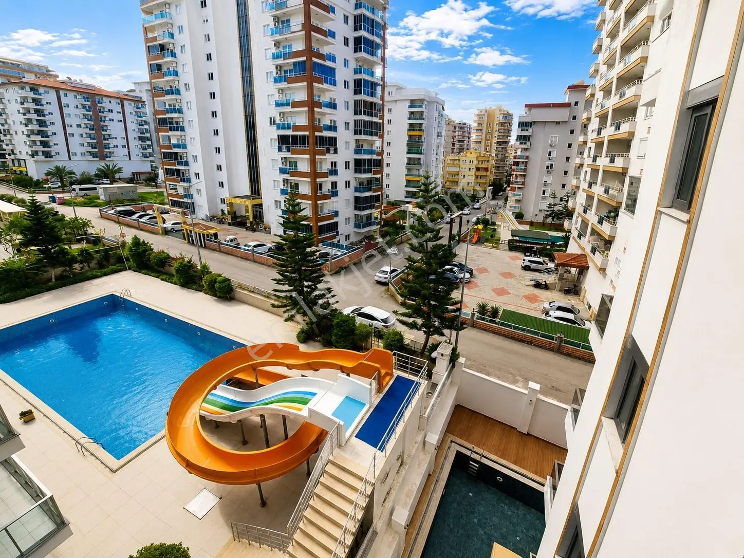 Alanya Mahmutlar 1+1 50m2 Lüks Eşyalı Full Aktivite Denize 350 M