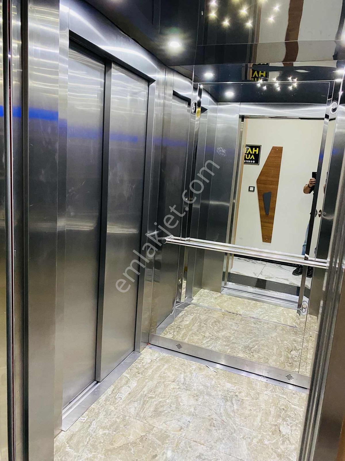 Şehir Mekezinde Ofis Konseptli - Görsel 13