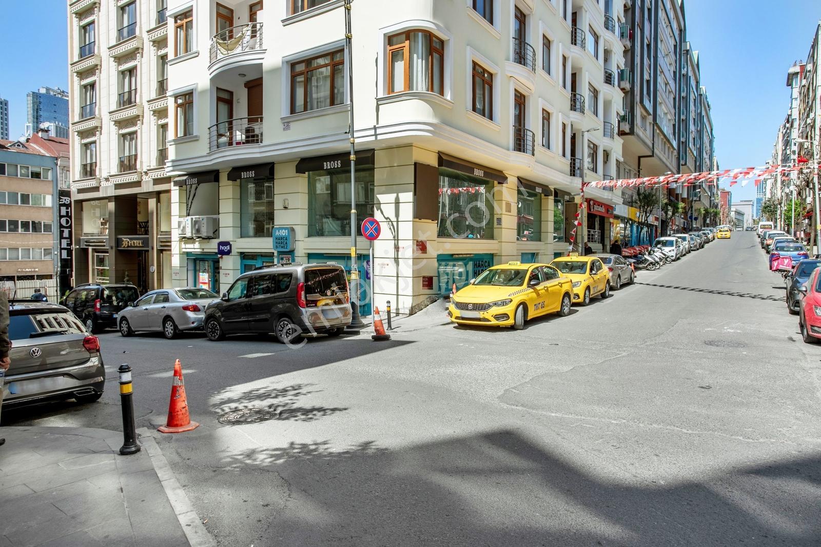 Bomontide Özel Tasarımlı, Full Eşyalı 2,5+1 Kiralık Lüks Daire - Görsel 24