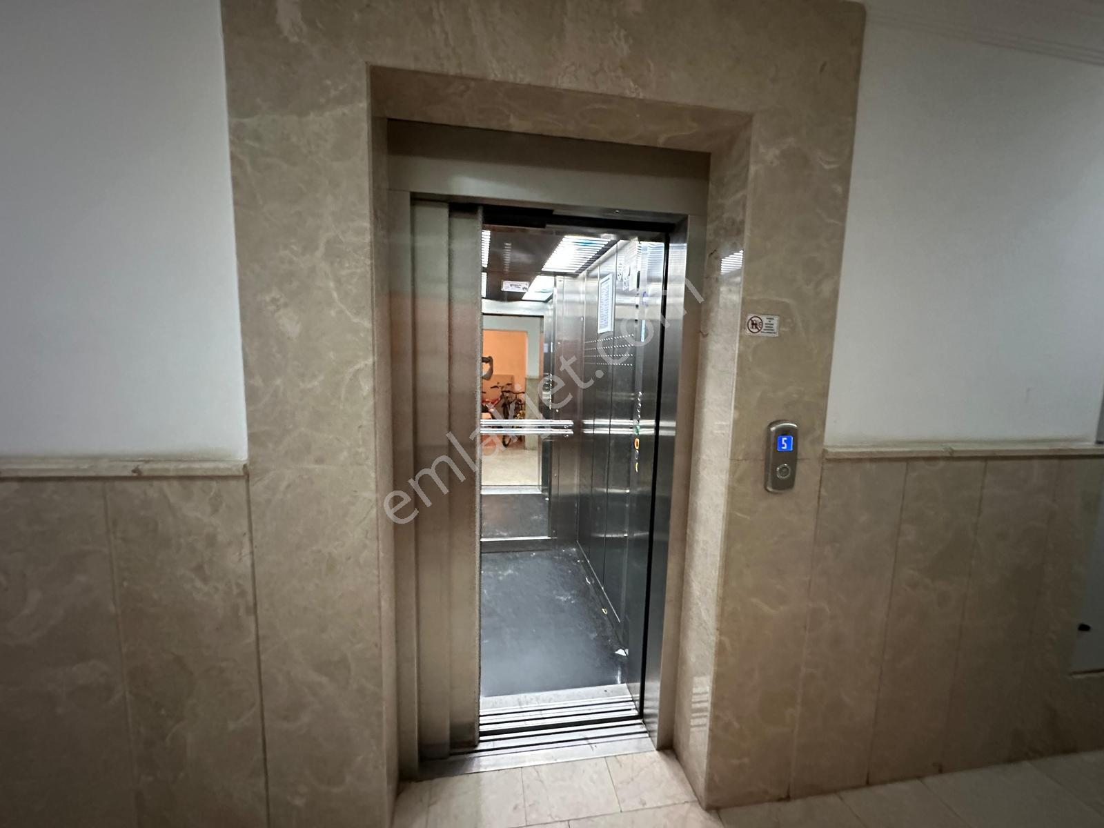 Cevherdudayev Mah.de 170 M² Satılık 3+1 Geniş Daire - Görsel 15