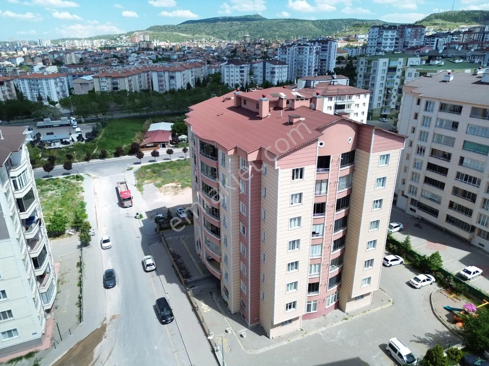 Cevherdudayev Mah.de 170 M² Satılık 3+1 Geniş Daire - Görsel 2