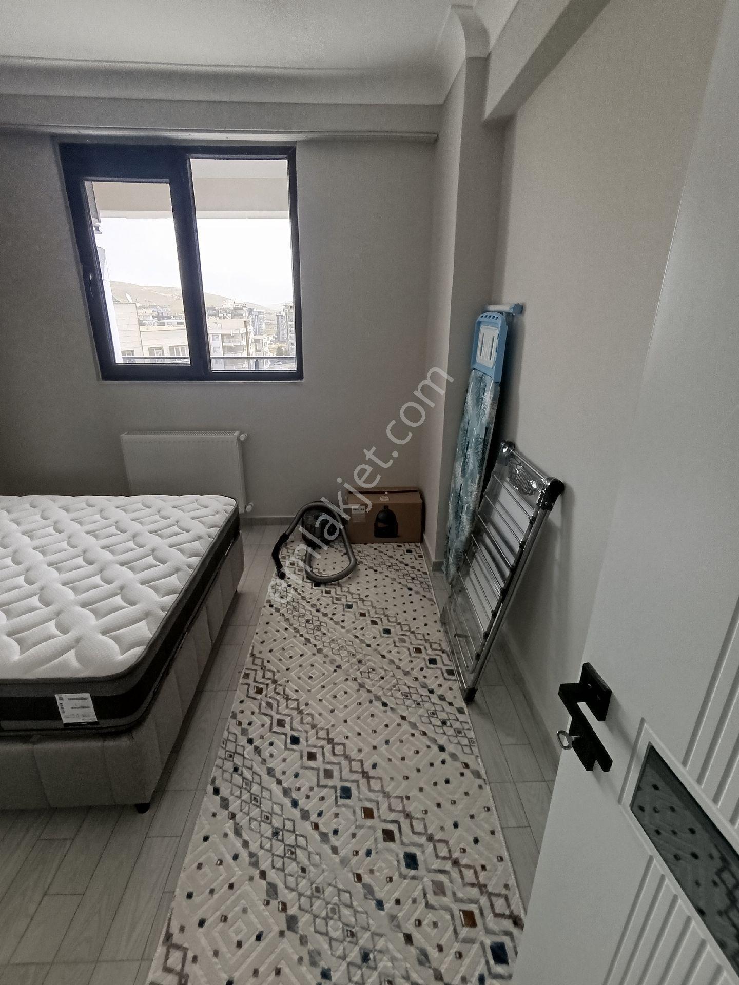 Sahibinden Tamamen Sıfır Luks Eşya Hiç Kullanılmadı L - Görsel 4