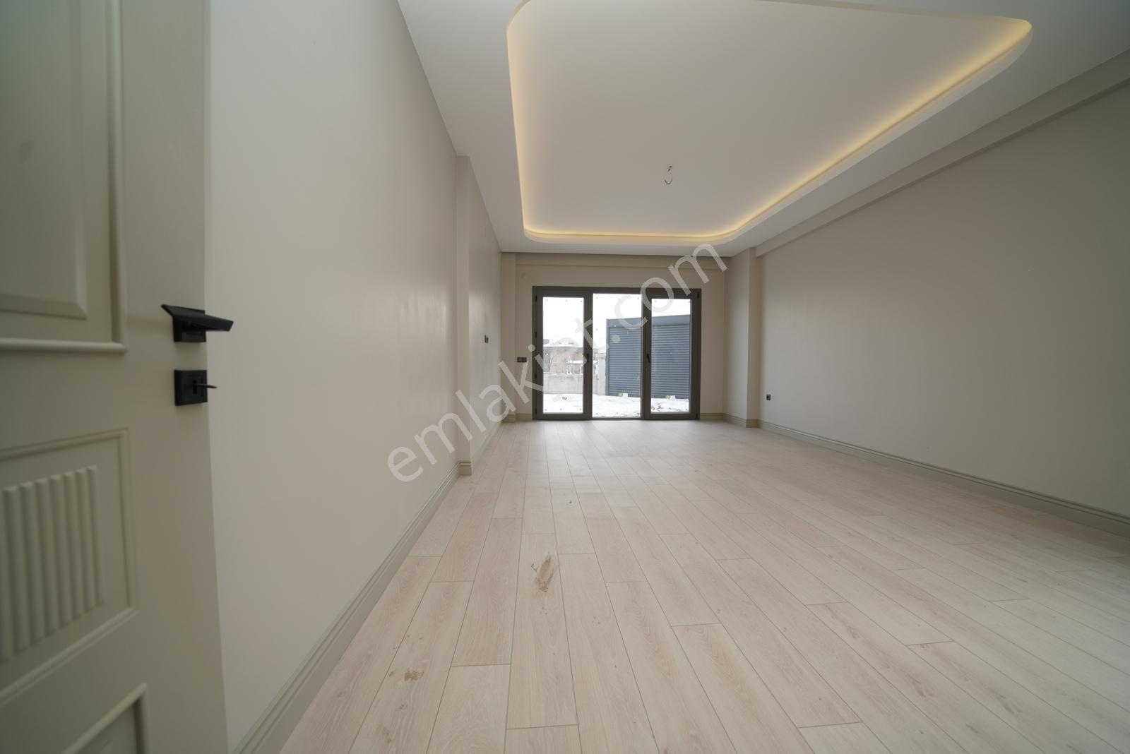 Konal 'dan | Cadde Üzeri Lüx 4+1 + Çamaşır + Giyinme Odalı Villa - Görsel 4