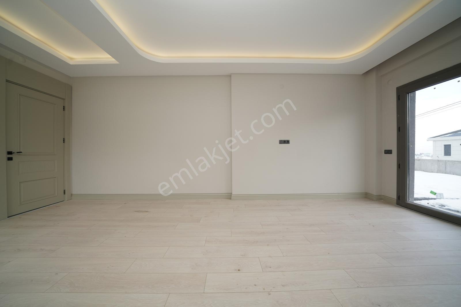 Konal 'dan | Cadde Üzeri Lüx 4+1 + Çamaşır + Giyinme Odalı Villa - Görsel 27