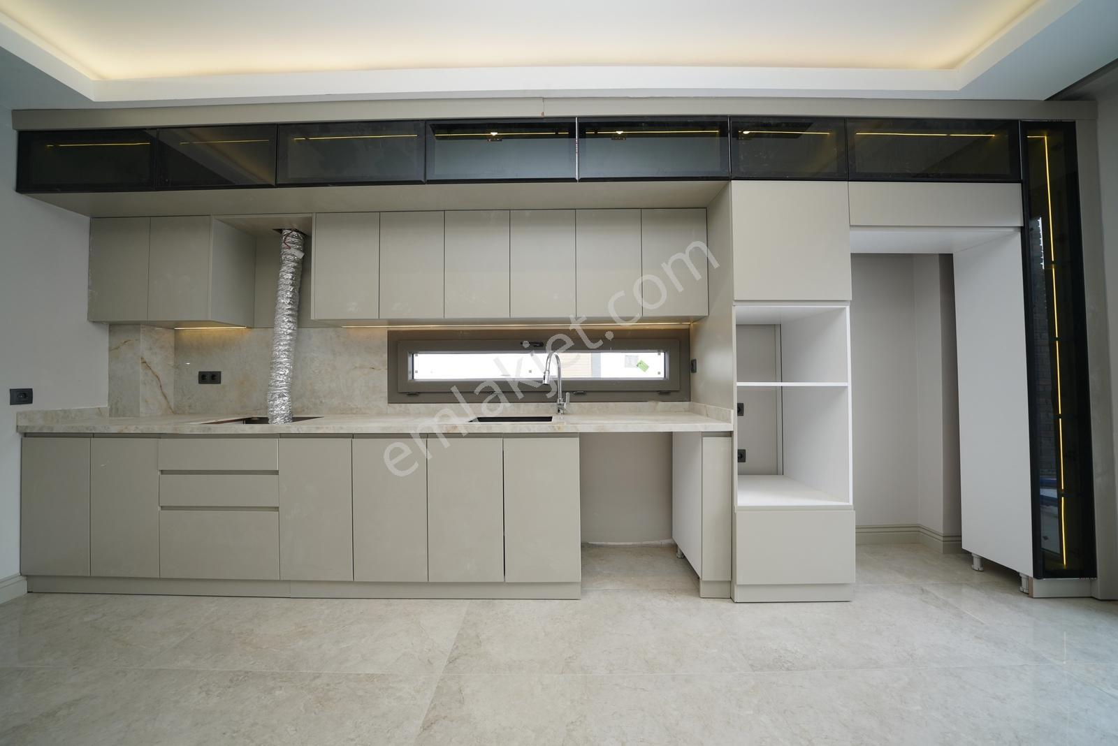 Konal 'dan | Cadde Üzeri Lüx 4+1 + Çamaşır + Giyinme Odalı Villa - Görsel 18