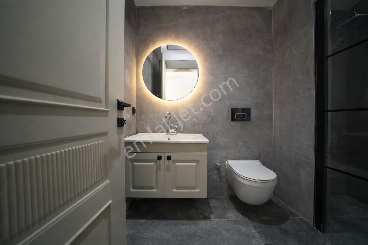 Konal 'dan | Cadde Üzeri Lüx 4+1 + Çamaşır + Giyinme Odalı Villa - Görsel 30