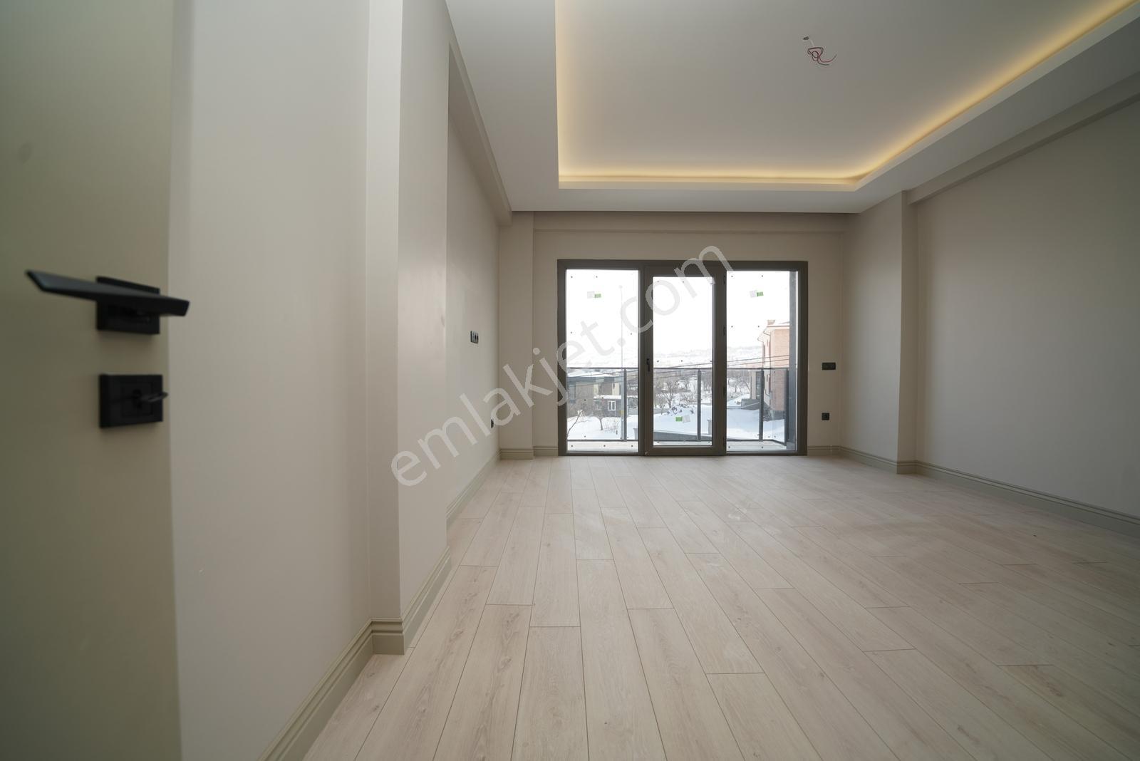 Konal 'dan | Cadde Üzeri Lüx 4+1 + Çamaşır + Giyinme Odalı Villa - Görsel 25