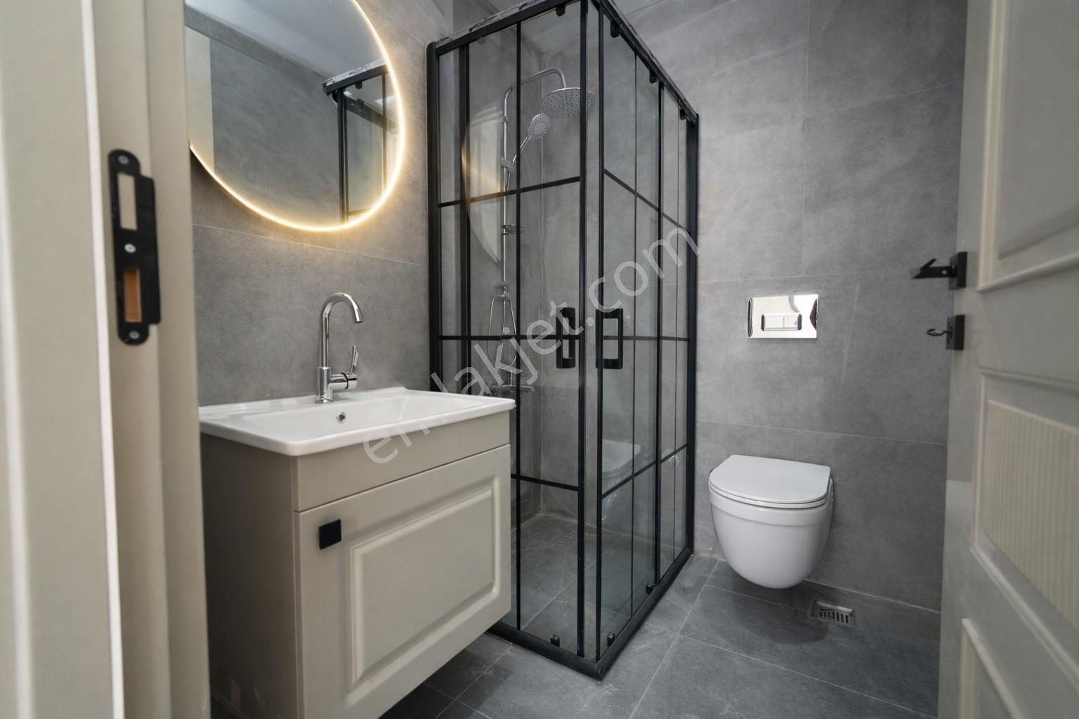Konal 'dan | Cadde Üzeri Lüx 4+1 + Çamaşır + Giyinme Odalı Villa - Görsel 34