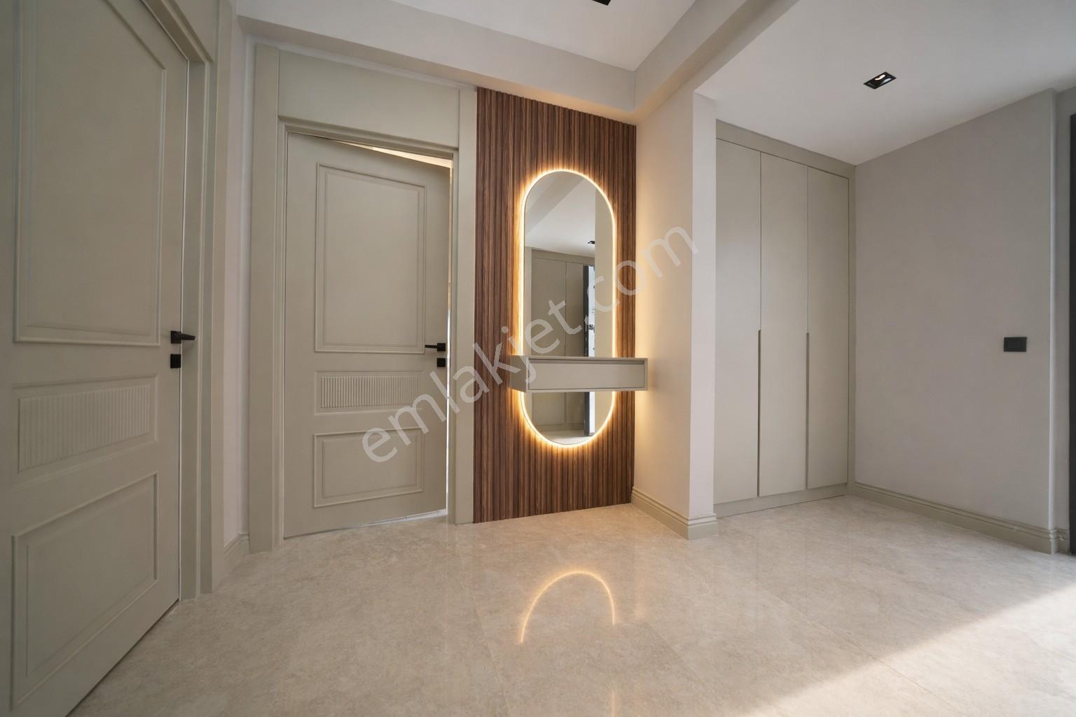 Konal 'dan | Cadde Üzeri Lüx 4+1 + Çamaşır + Giyinme Odalı Villa - Görsel 12