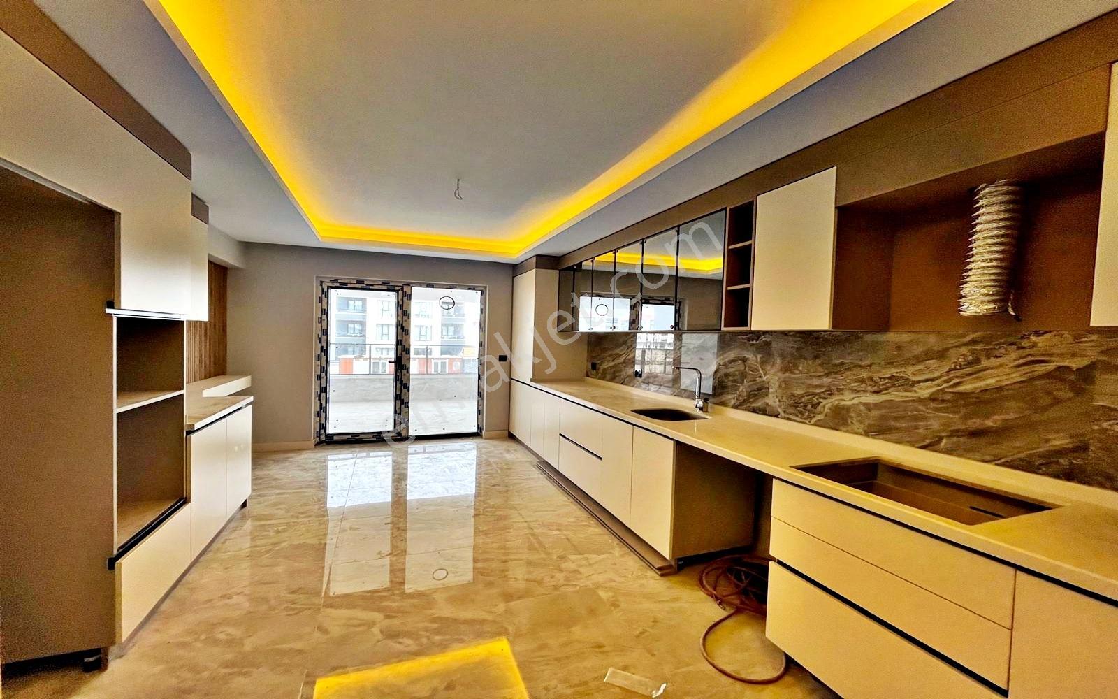 Yenikent Emlak'tan Geniş 3+1 Süper Lüks Site Dairesi