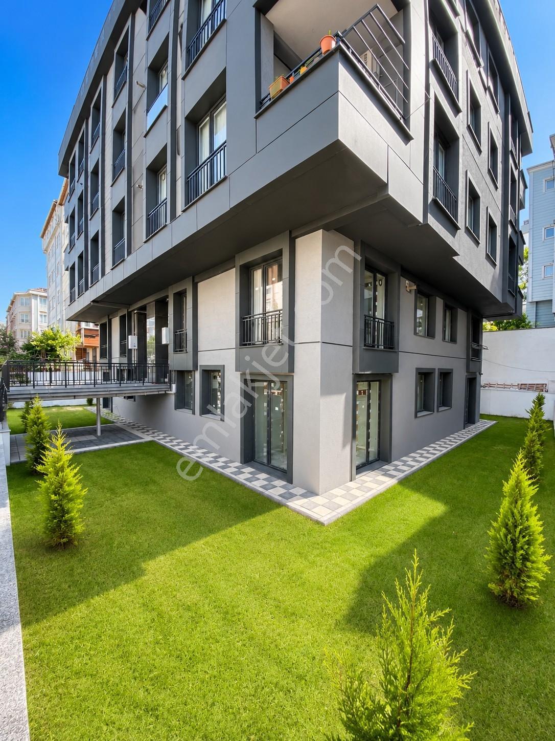 Beylikdüzü'nde Özel Peyzajlı Geniş Bahçeli Sıfır Daire - Görsel 9